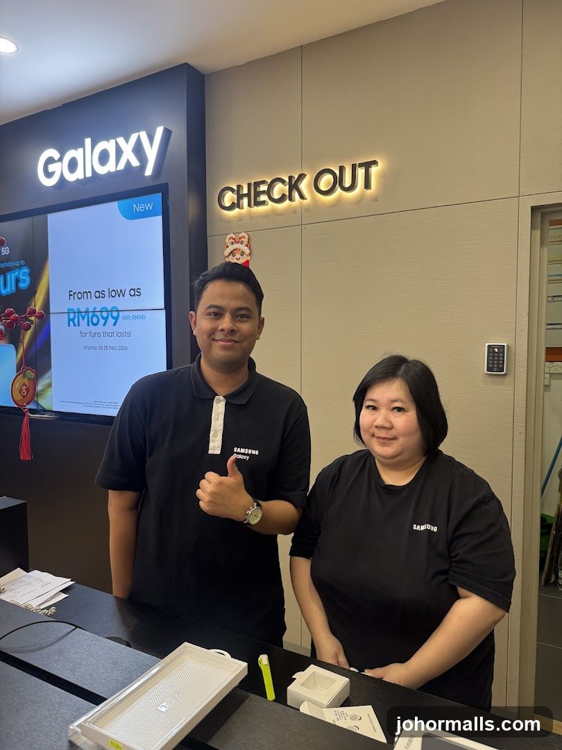 Samsung Galaxy Store Staff