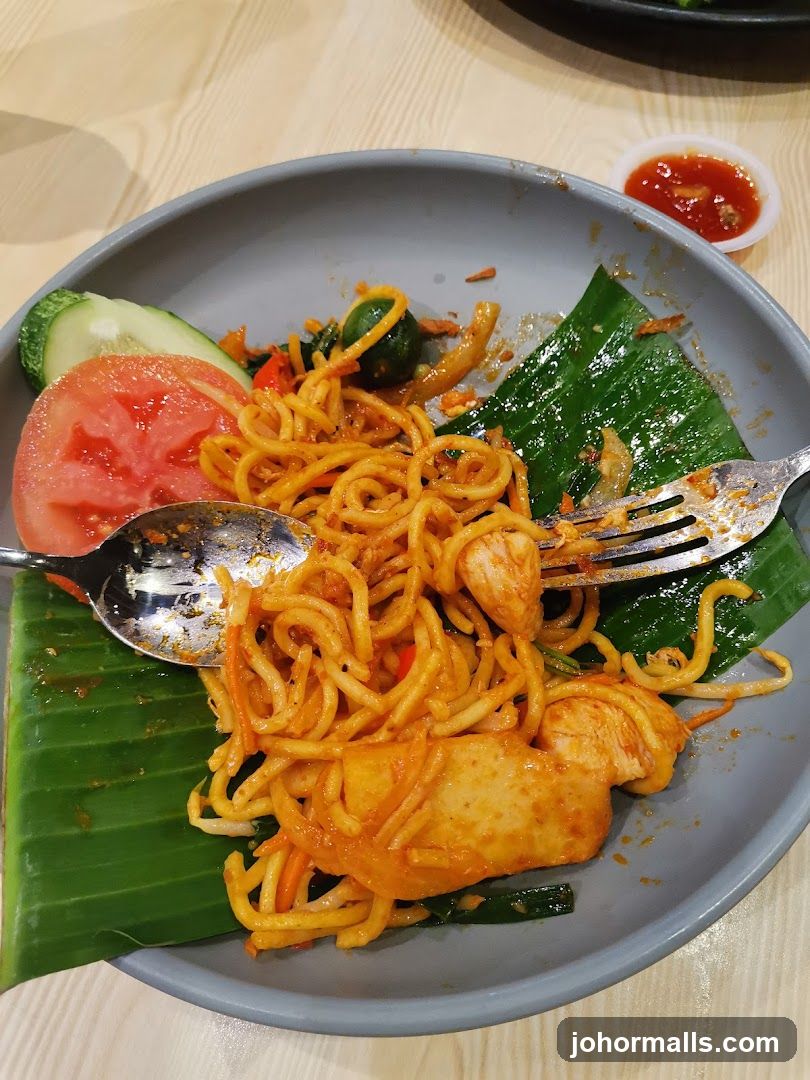 Noodles with Vegetables and Sauce