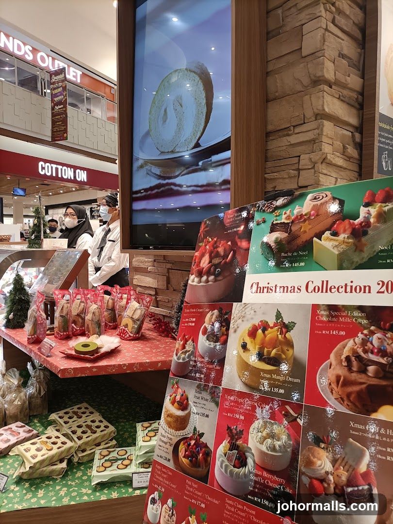 Christmas Cake Display