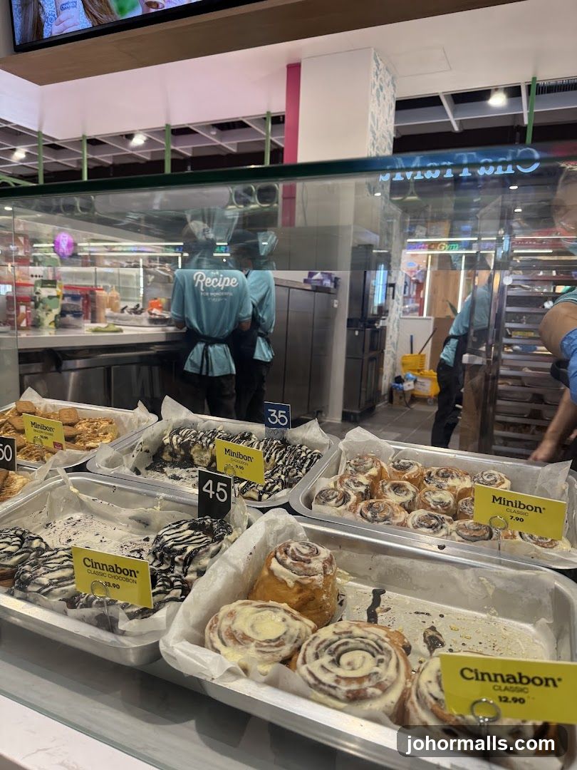 Cinnamon Rolls Display