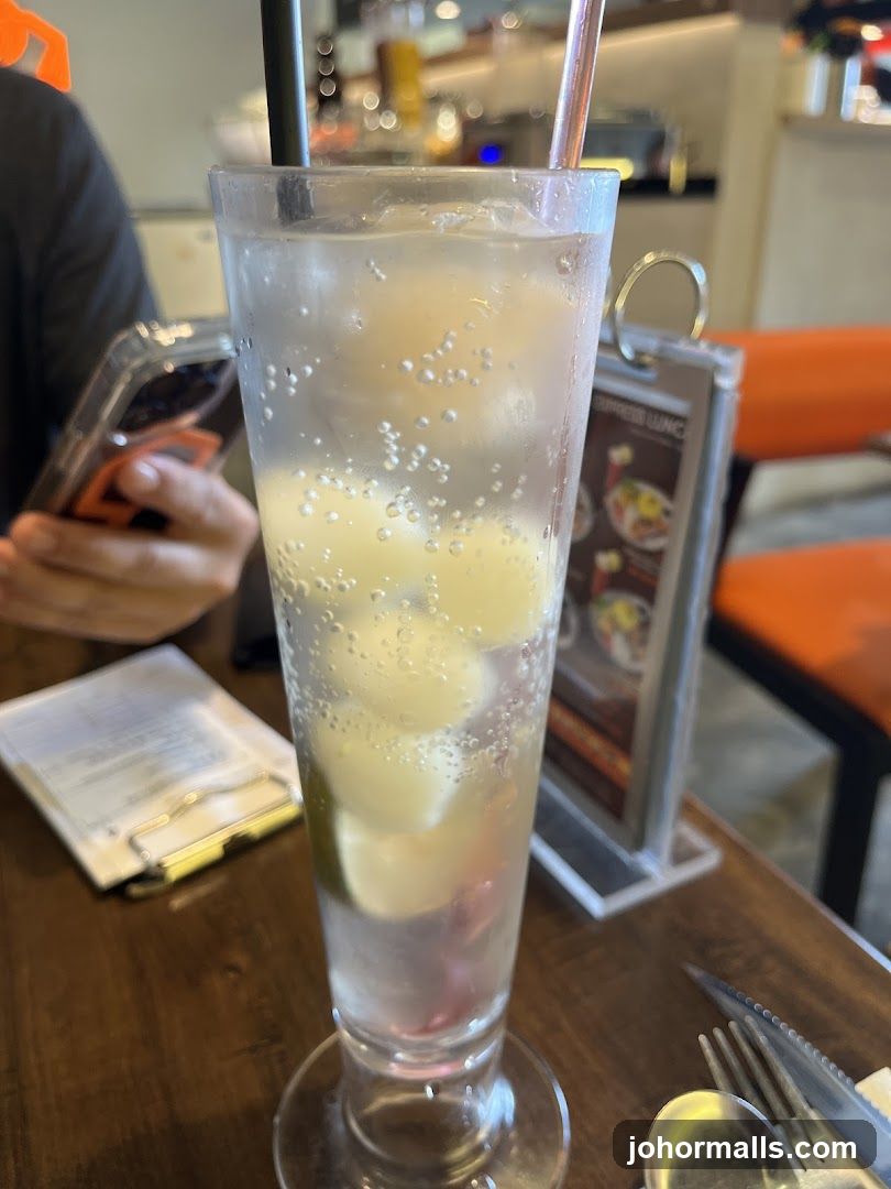 Lychee Drink with Lime and Ice