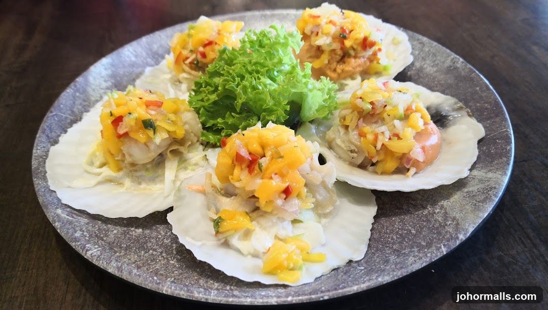 Scallops with Mango Salsa