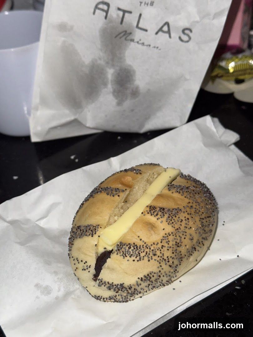 Poppy Seed Roll with Butter and Filling