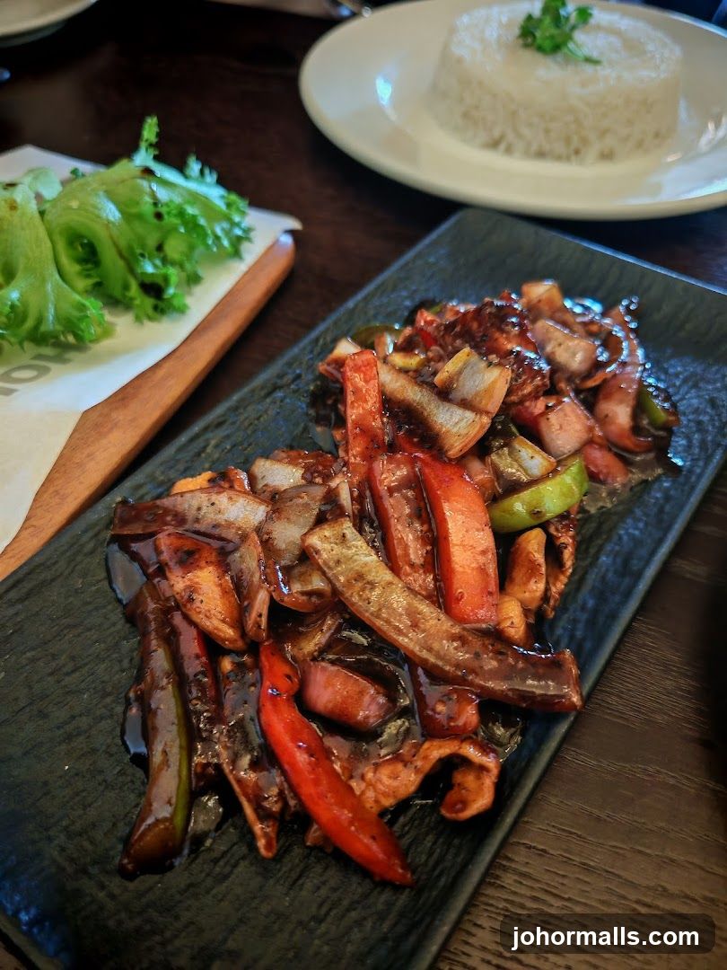 Stir-fried dish with vegetables and rice