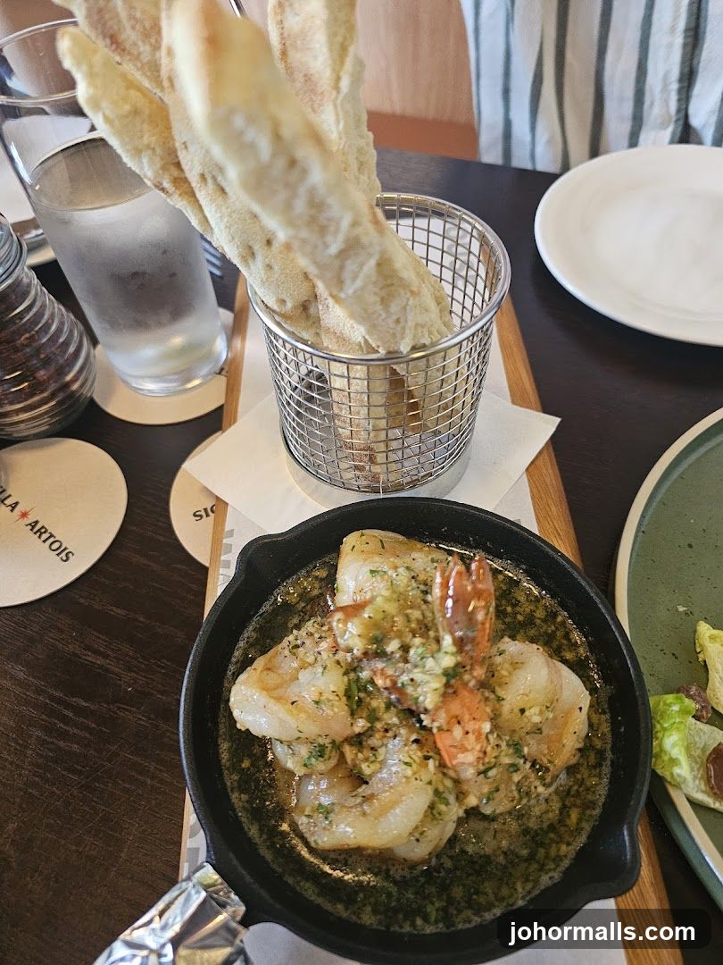 Garlic Shrimp and Breadsticks