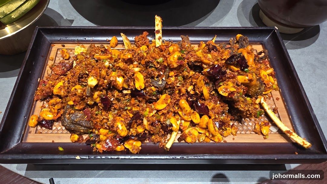 Spicy Fried Dish with Peanuts