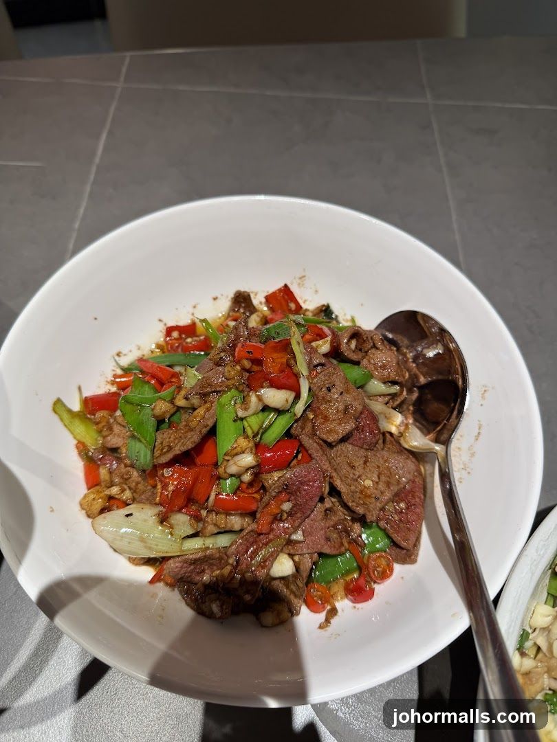Stir-fried Beef with Peppers and Scallions