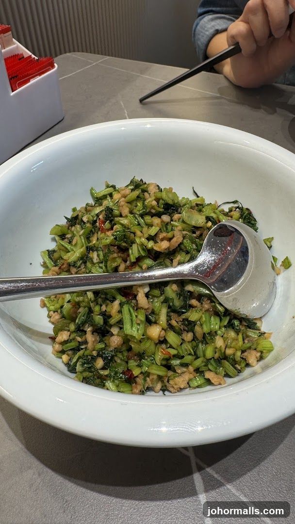 Chopped Greens with Minced Meat