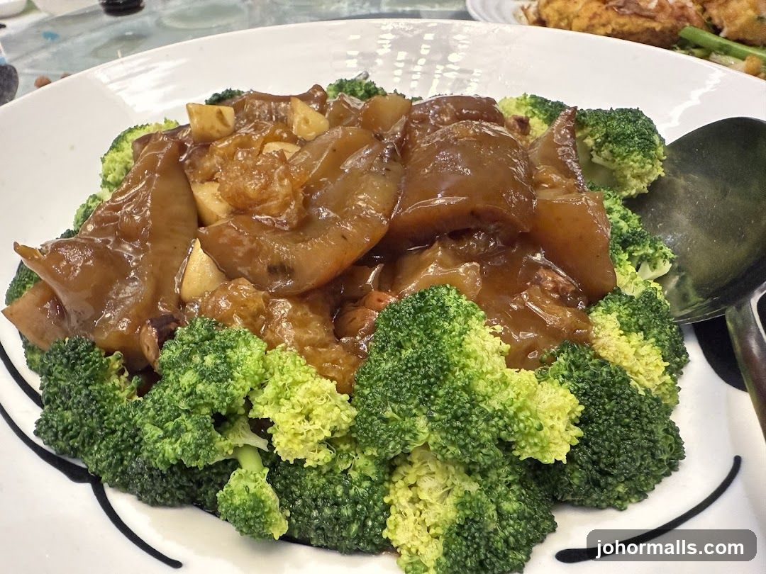 Braised Dish with Broccoli