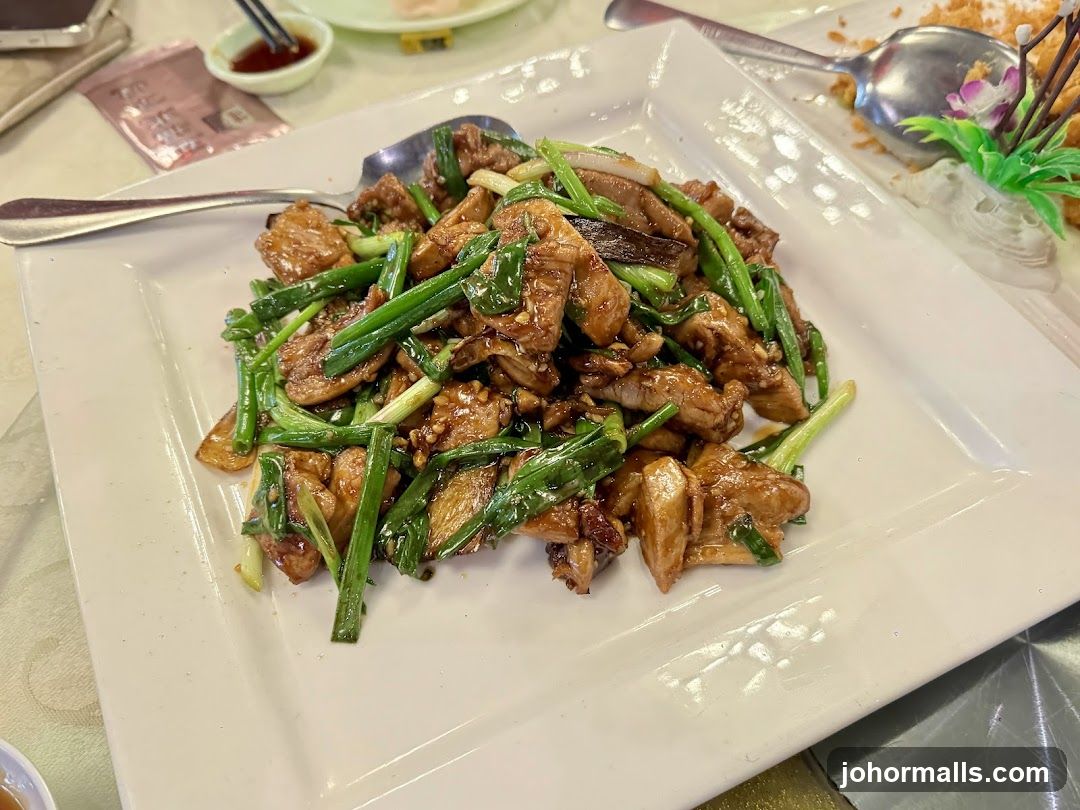 Stir-fried Chicken with Scallions