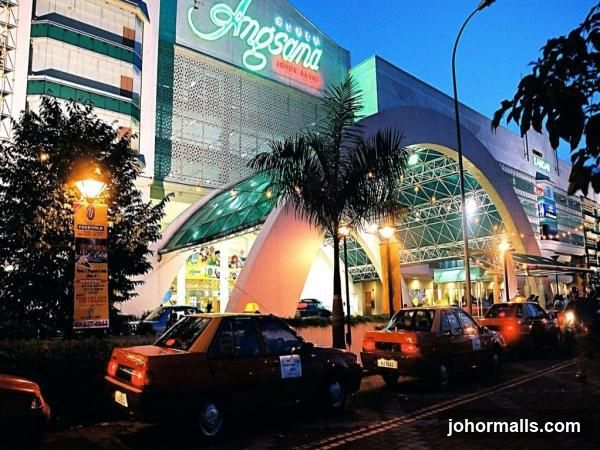 Shopping Mall Entrance