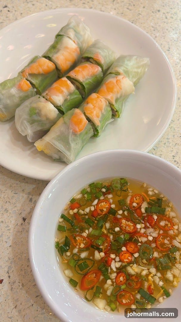 Fresh Spring Rolls with Dipping Sauce