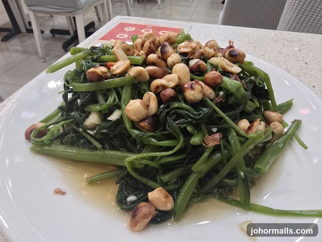 Stir-fried Water Spinach with Peanuts