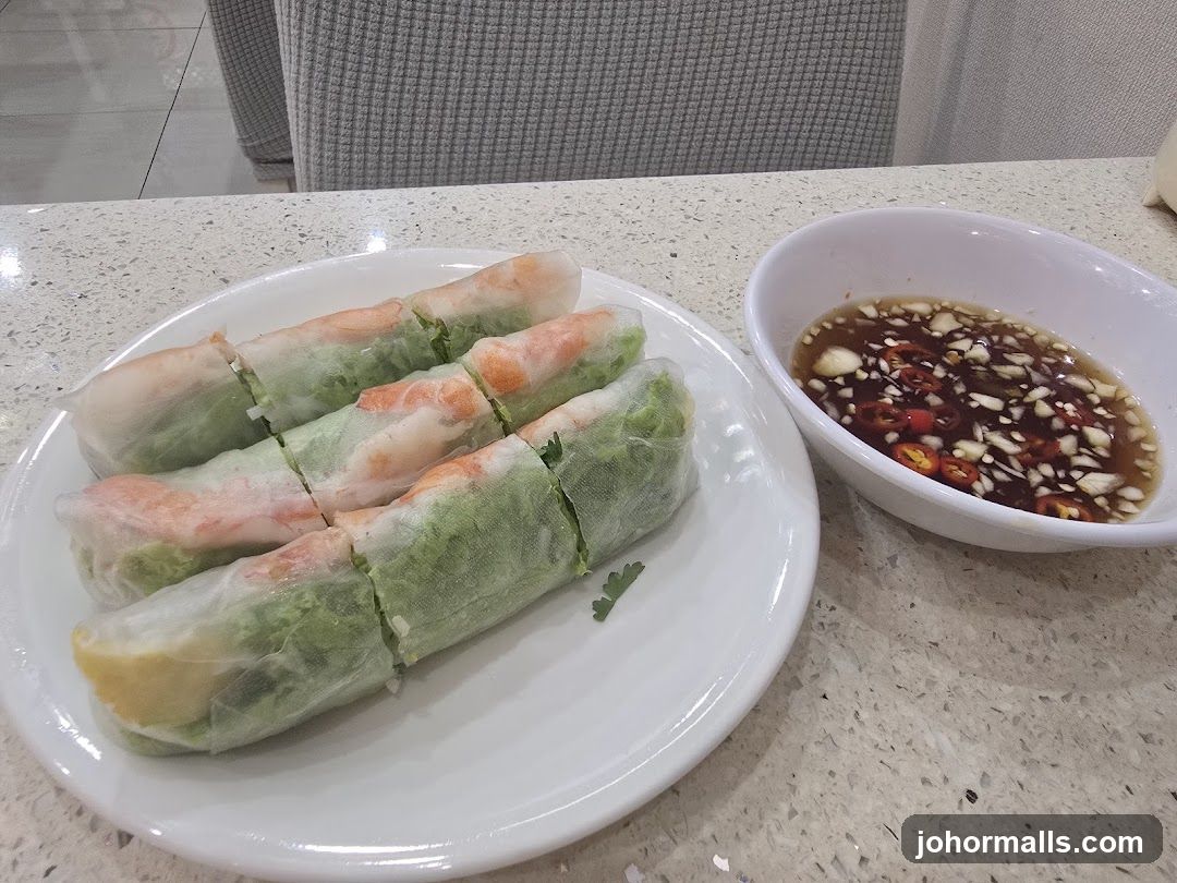 Fresh Spring Rolls with Dipping Sauce