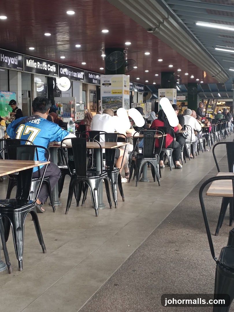 Outdoor Food Court Seating