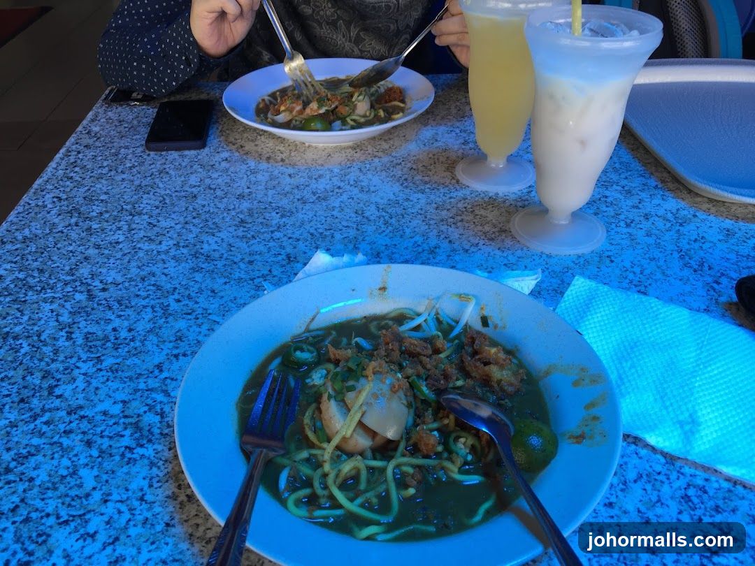 Noodle Dish and Drinks