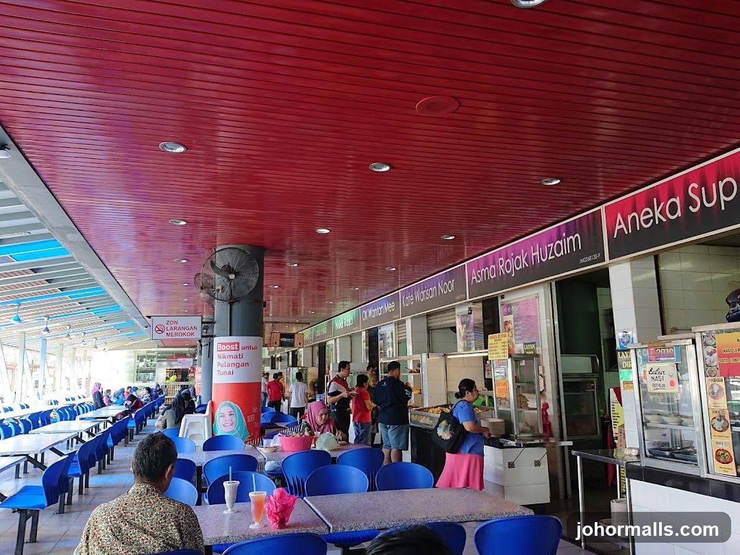 Food court with multiple stalls