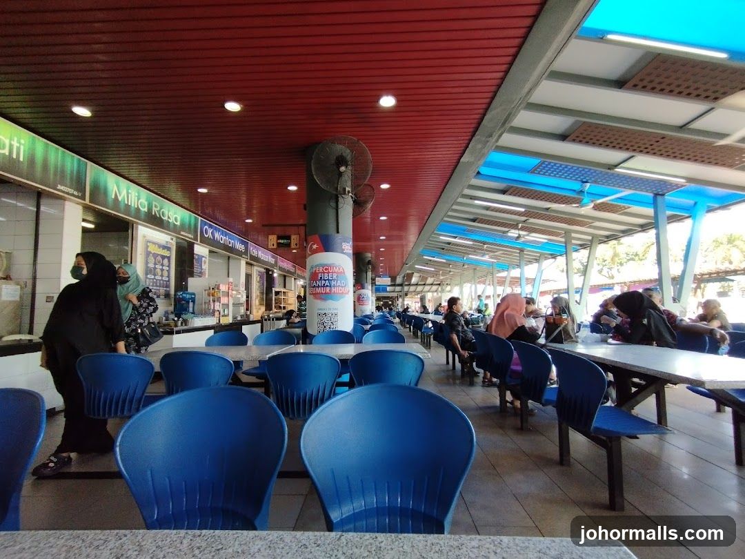 Outdoor Food Court Seating