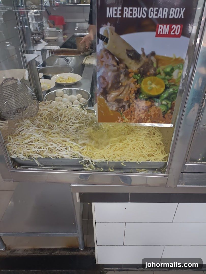 Mee Rebus Gear Box Advertisement