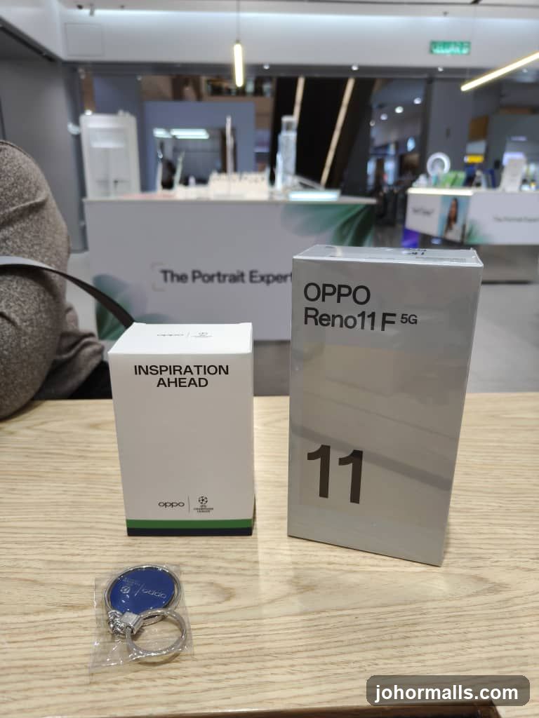 OPPO Reno11 F 5G Box and Keychain