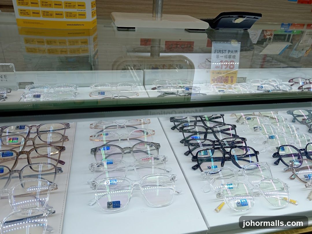Eyeglasses Display