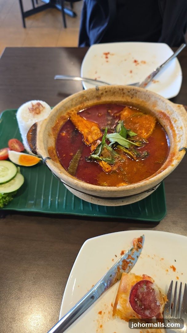 Clay Pot Curry with Rice and Pizza Slice