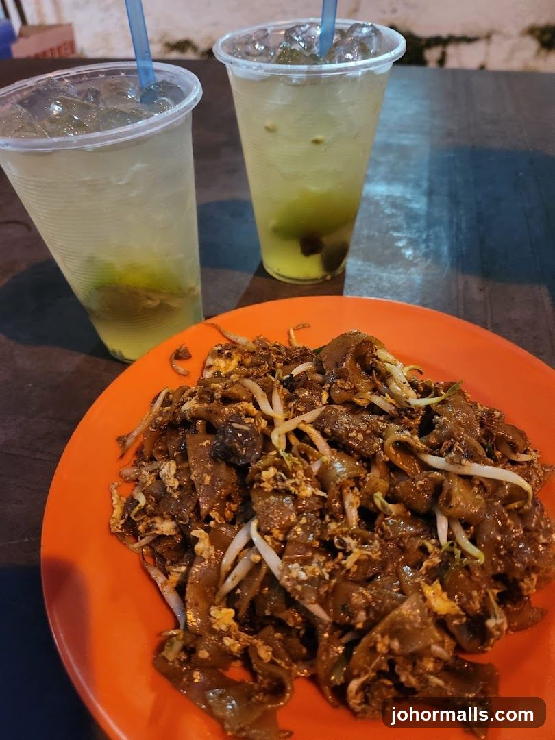Stir-fried noodles and drinks