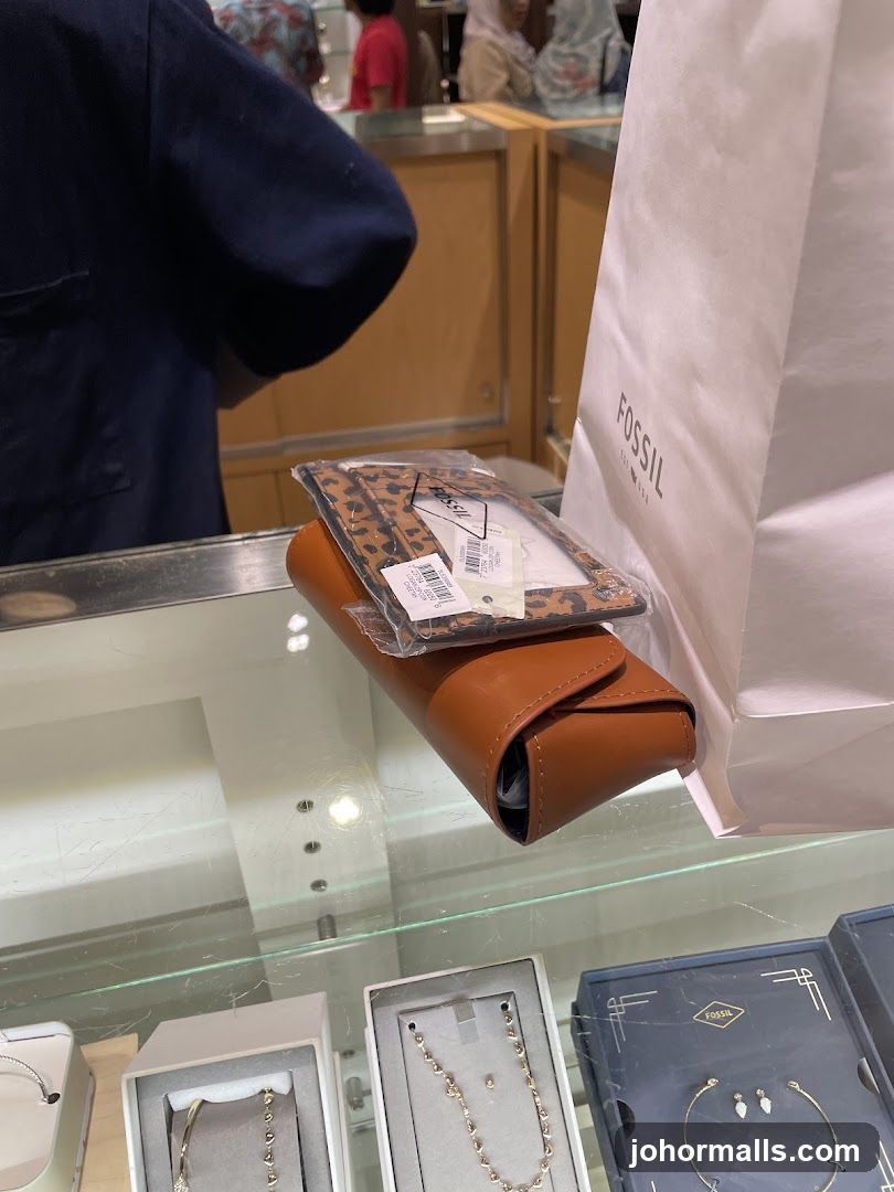 Fossil Accessories Display