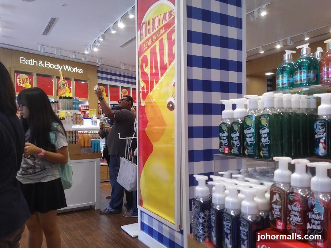 Bath & Body Works Store Interior