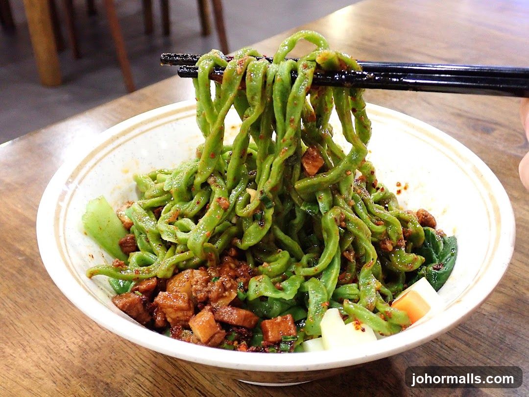 Green Noodles with Meat and Vegetables