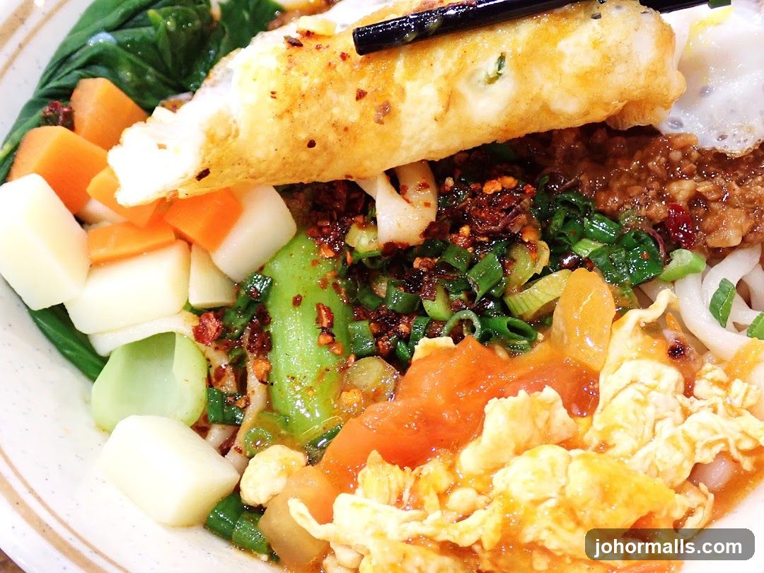 Noodle Dish with Egg and Vegetables