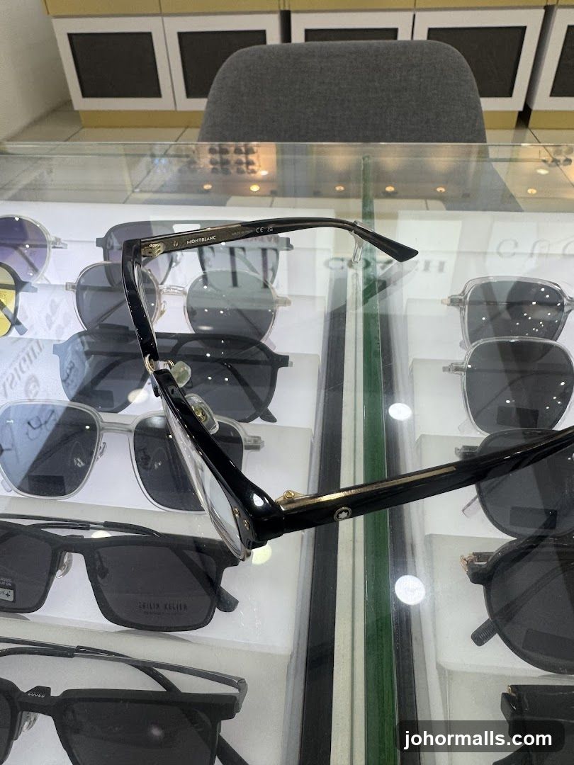 Eyeglasses Display