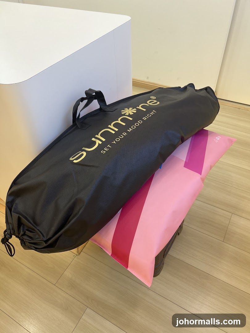Sunmome branded bag and pillow