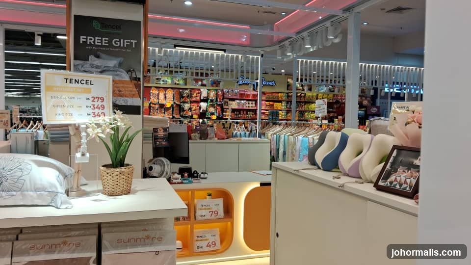 Tencel Bedding and Gifts Display
