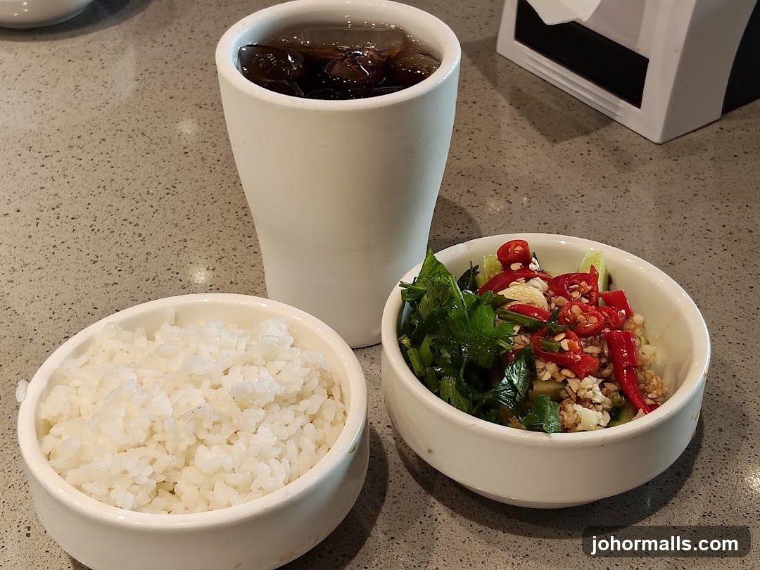 Rice and Spicy Salad with Drink