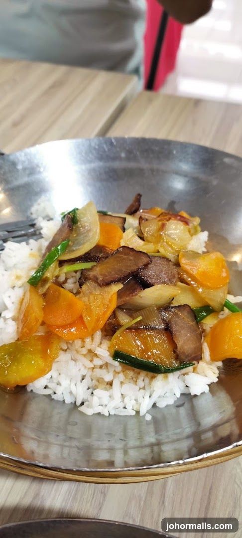 Rice dish with meat and vegetables
