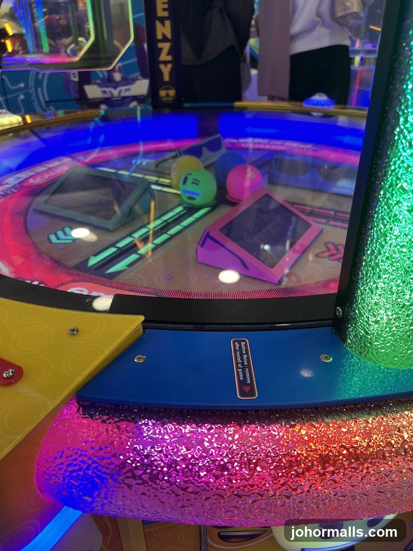 Arcade Game with Emoji Balls