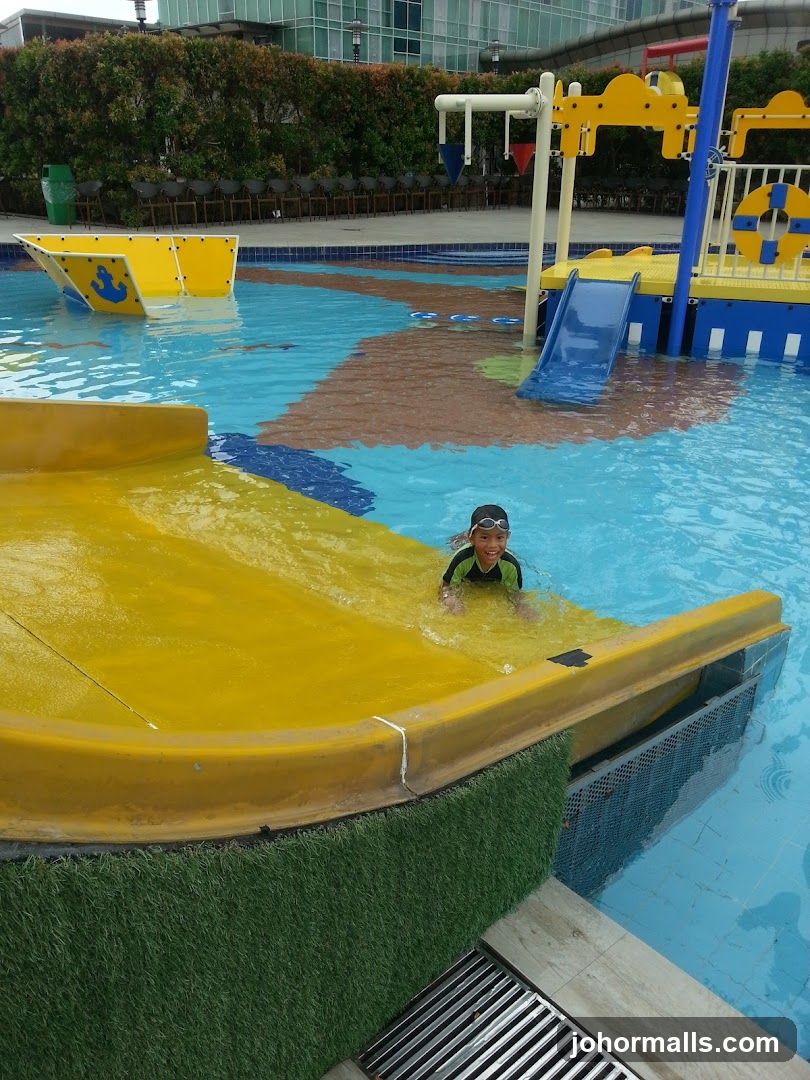 Water park slide
