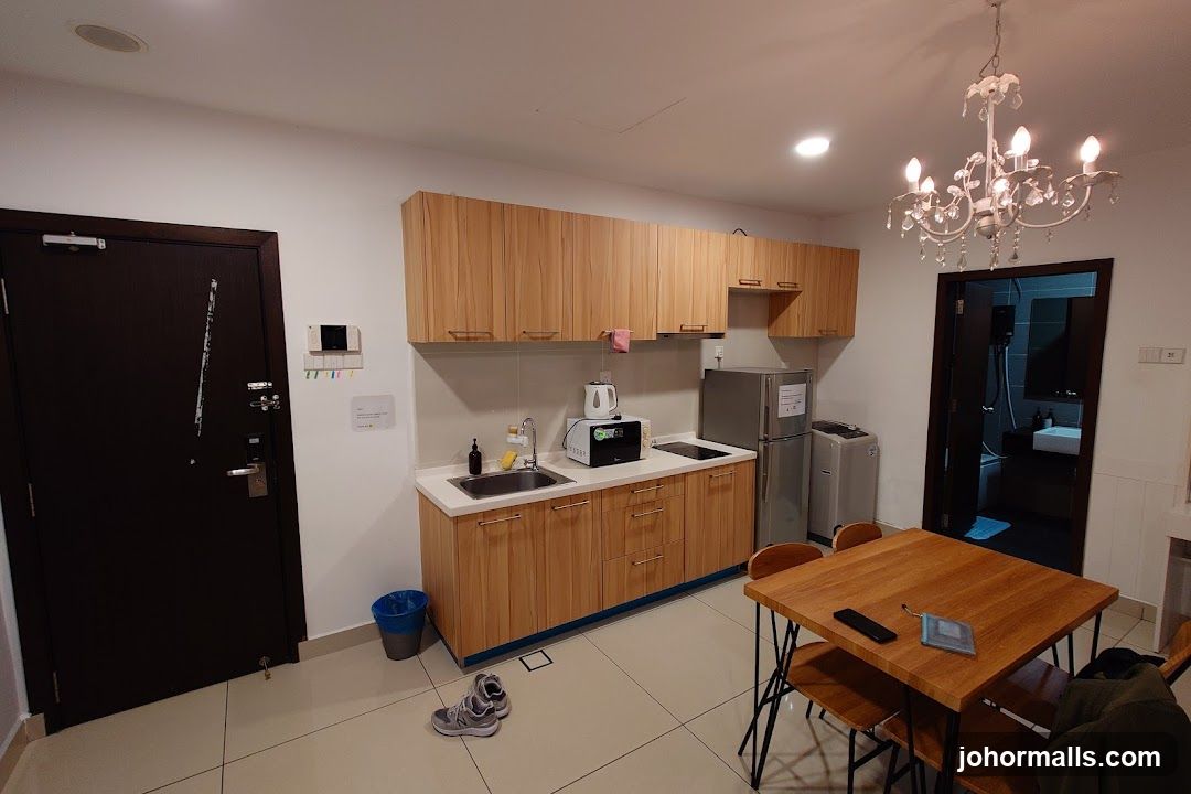 Kitchenette and Dining Area