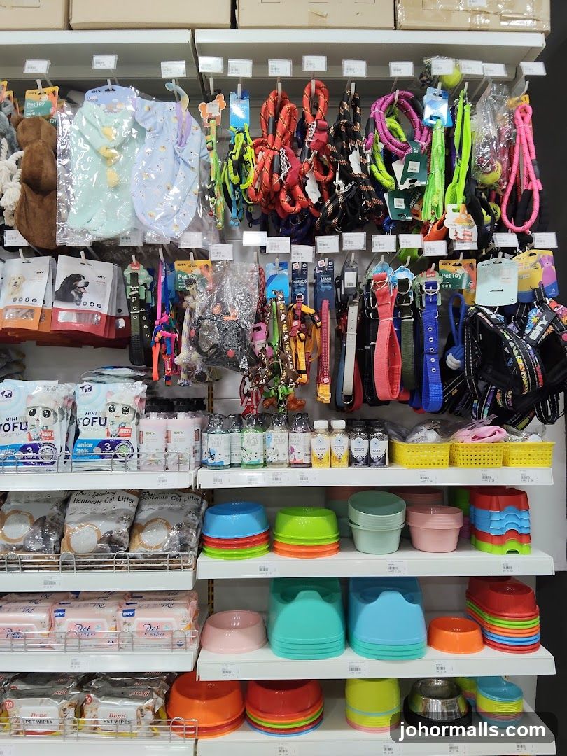 Pet Supplies Display
