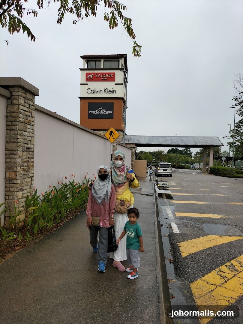 People at an outdoor shopping area