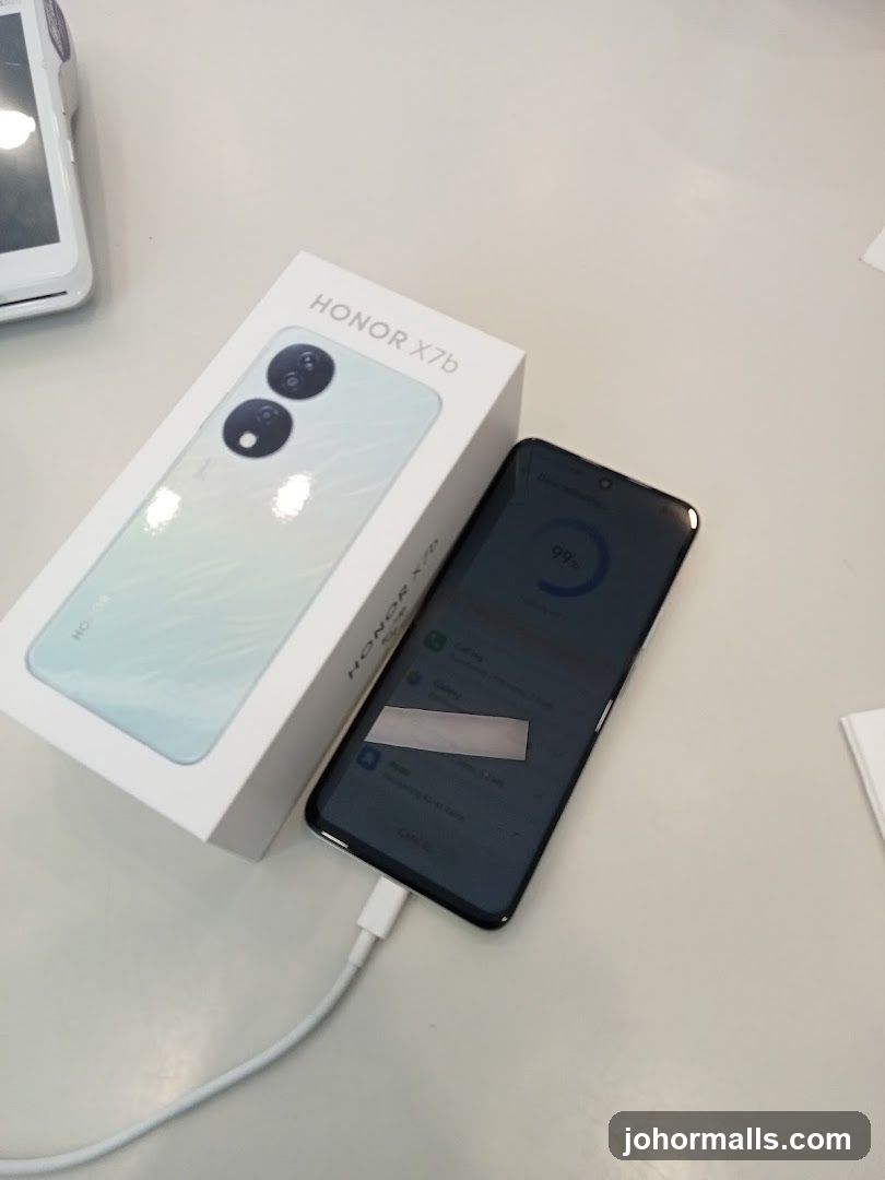 Honor X7b Smartphone and Box