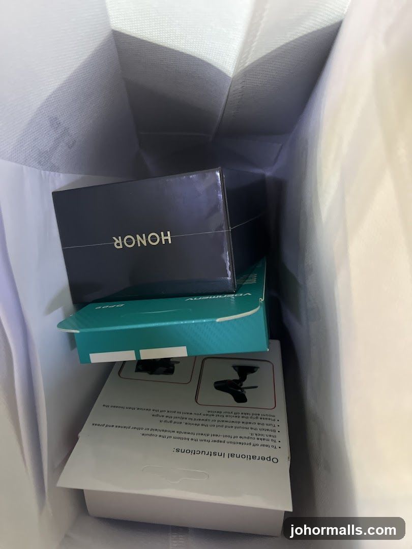 HONOR branded box and accessories