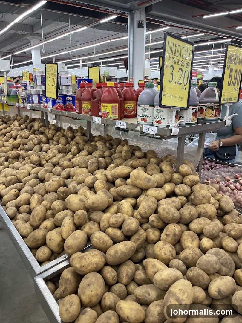 Produce and Condiments Aisle