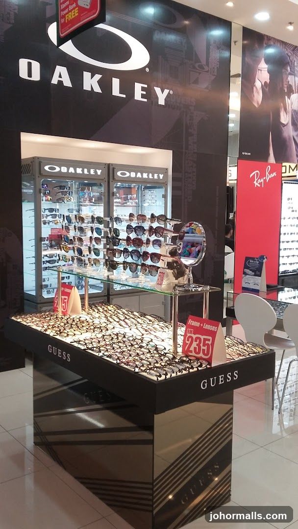 Eyewear Store Display