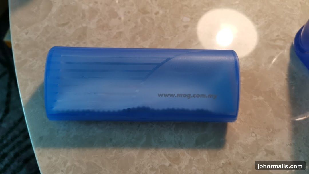 Blue container with website address