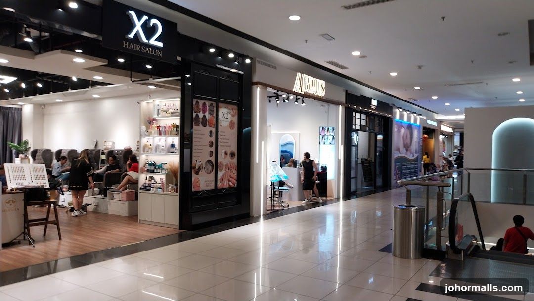 Salon and retail stores in a mall