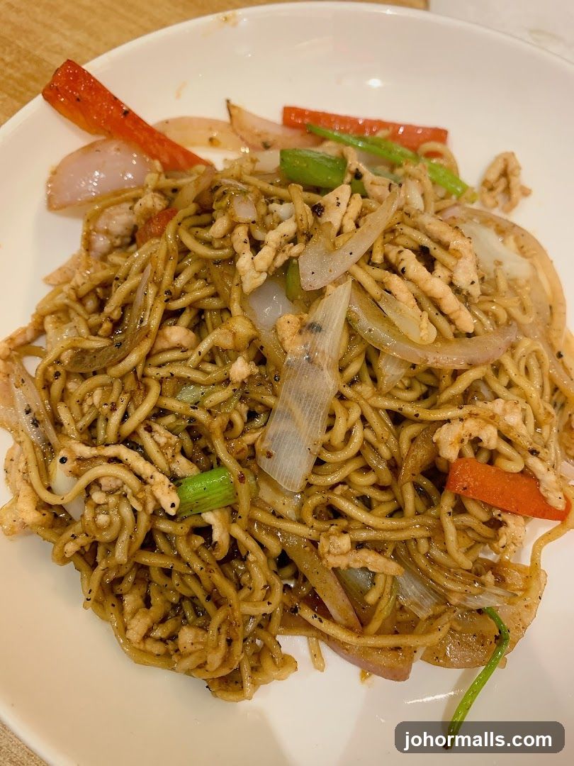 Stir-fried Noodles with Chicken and Vegetables