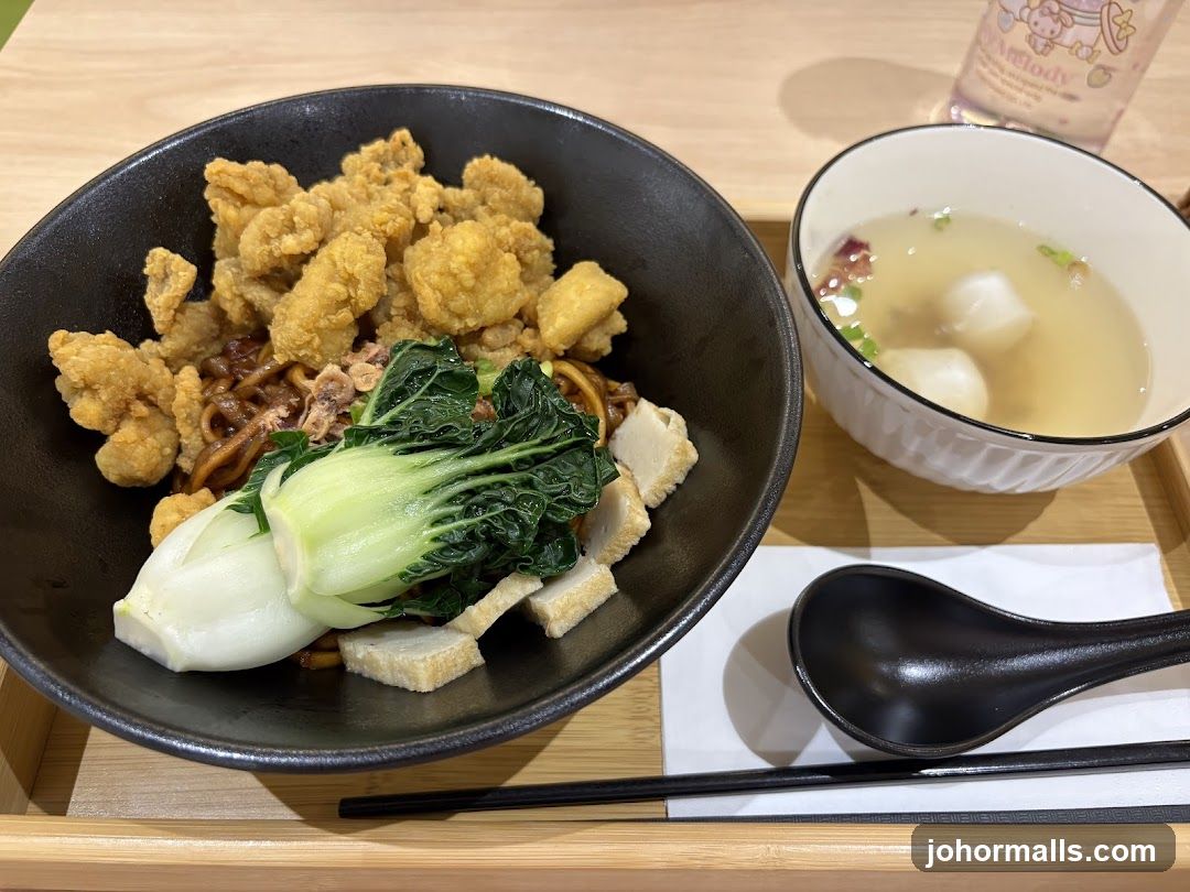 Noodles with Fried Chicken and Soup