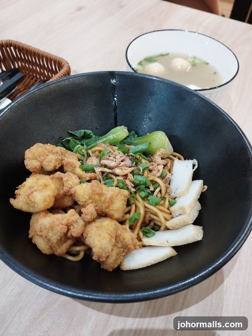 Noodles with Fried Chicken and Fish Cake